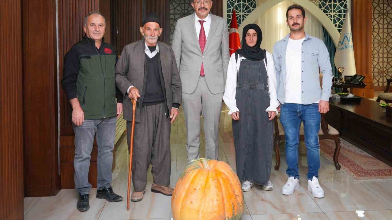 Hakkâri’de rekor: 50,5 kilo ağırlığında dev bal kabağı
