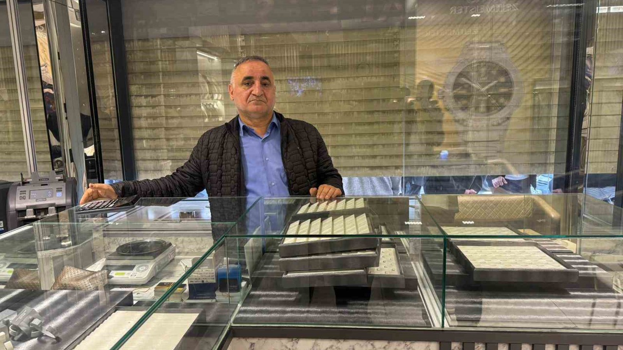 Bahçelievler’de kuyumcu soygunu: 1 dakikada 3 kilo altını çaldılar
