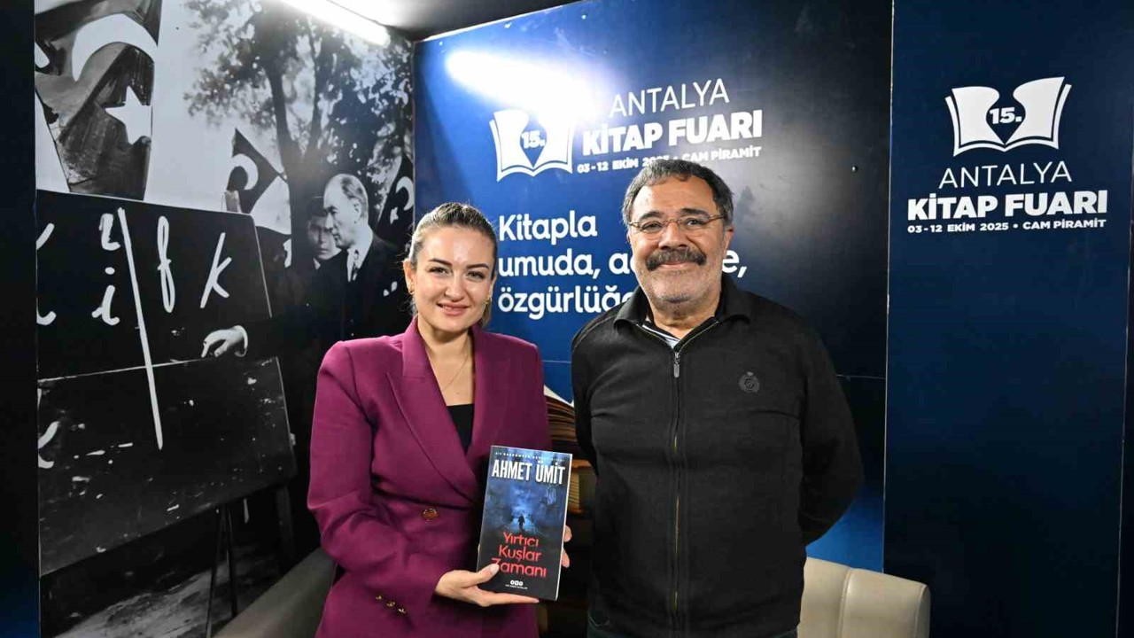 Ahmet Ümit Antalya Kitap Fuarı’nda okurlarıyla buluştu
