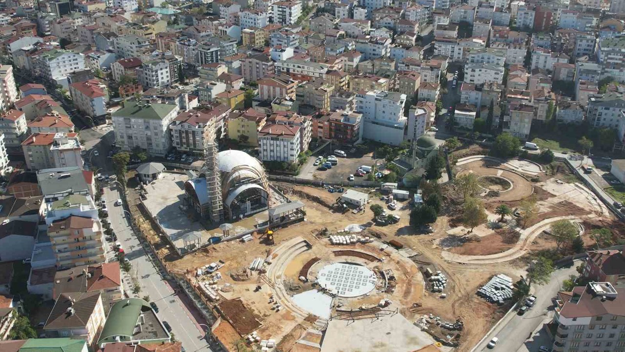 Kent Meydanı’nda çalışmalar tam gaz devam
