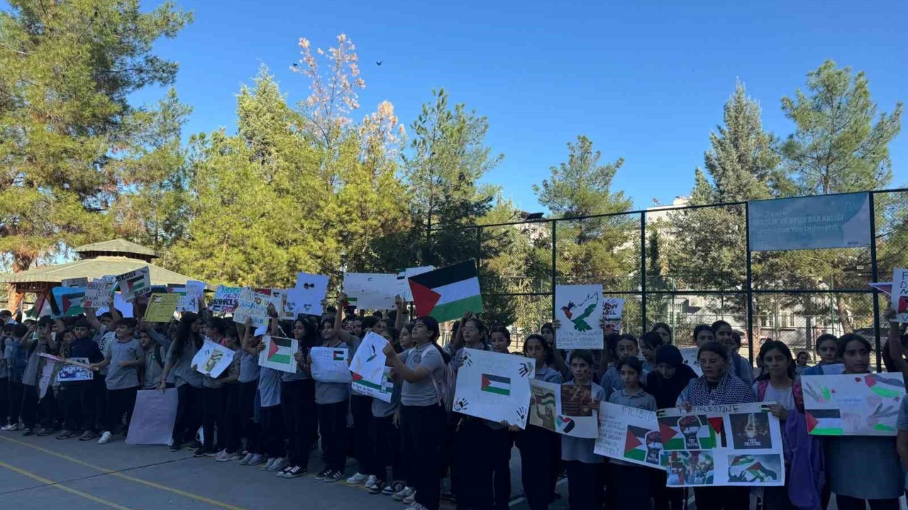 Siirt’te ortaokul öğrencilerinden Gazze’ye destek etkinliği
