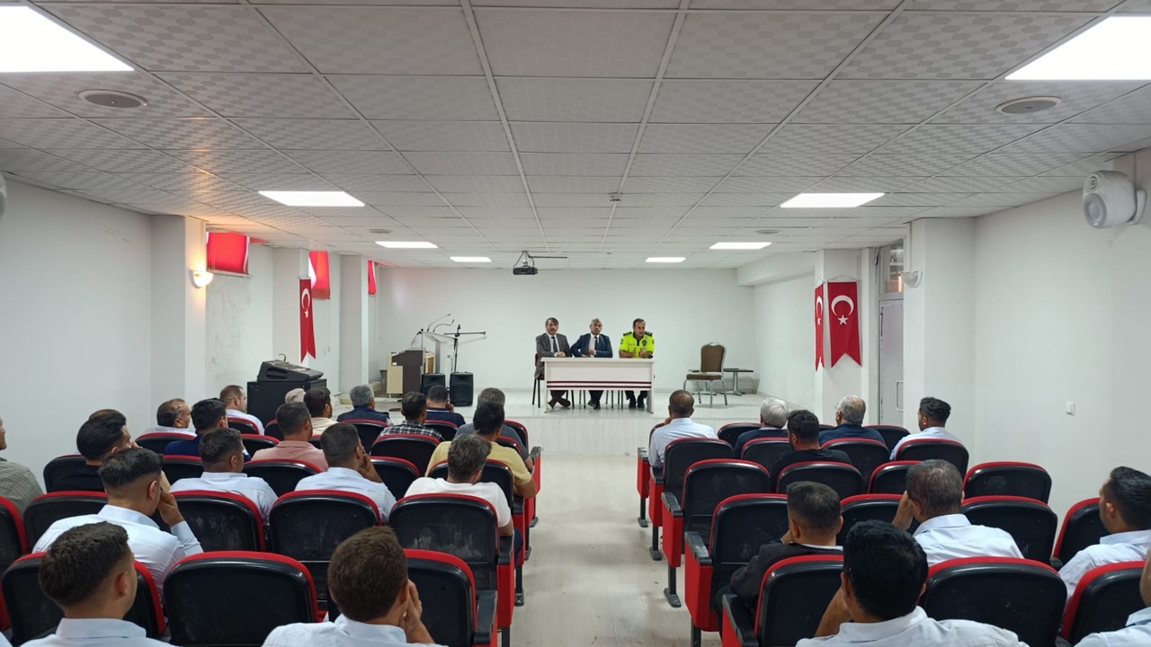 Okul Servisi Sürücülerine Bilgilendirme Toplantısı Düzenlendi
