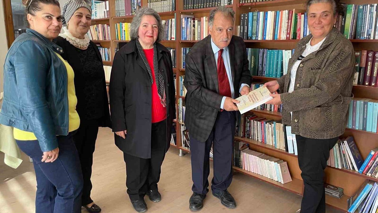 Bir ömrün bilgisi raflarda: Kürkçüoğlu’ndan 800 kitaplık bağış
