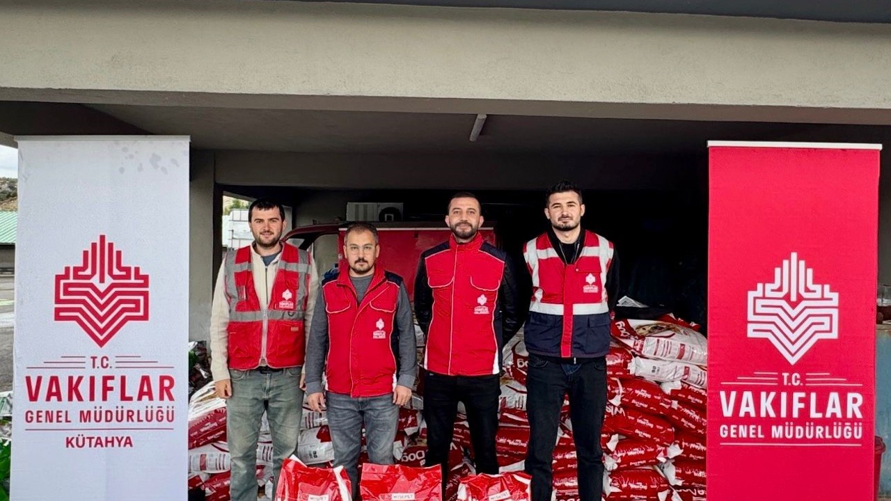 Kütahya Vakıflar Bölge Müdürlüğü’nden sahipsiz hayvanlara mama desteği
