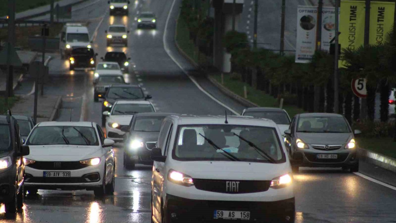 Tekirdağ’da şiddetli yağış hayatı olumsuz etkiliyor
