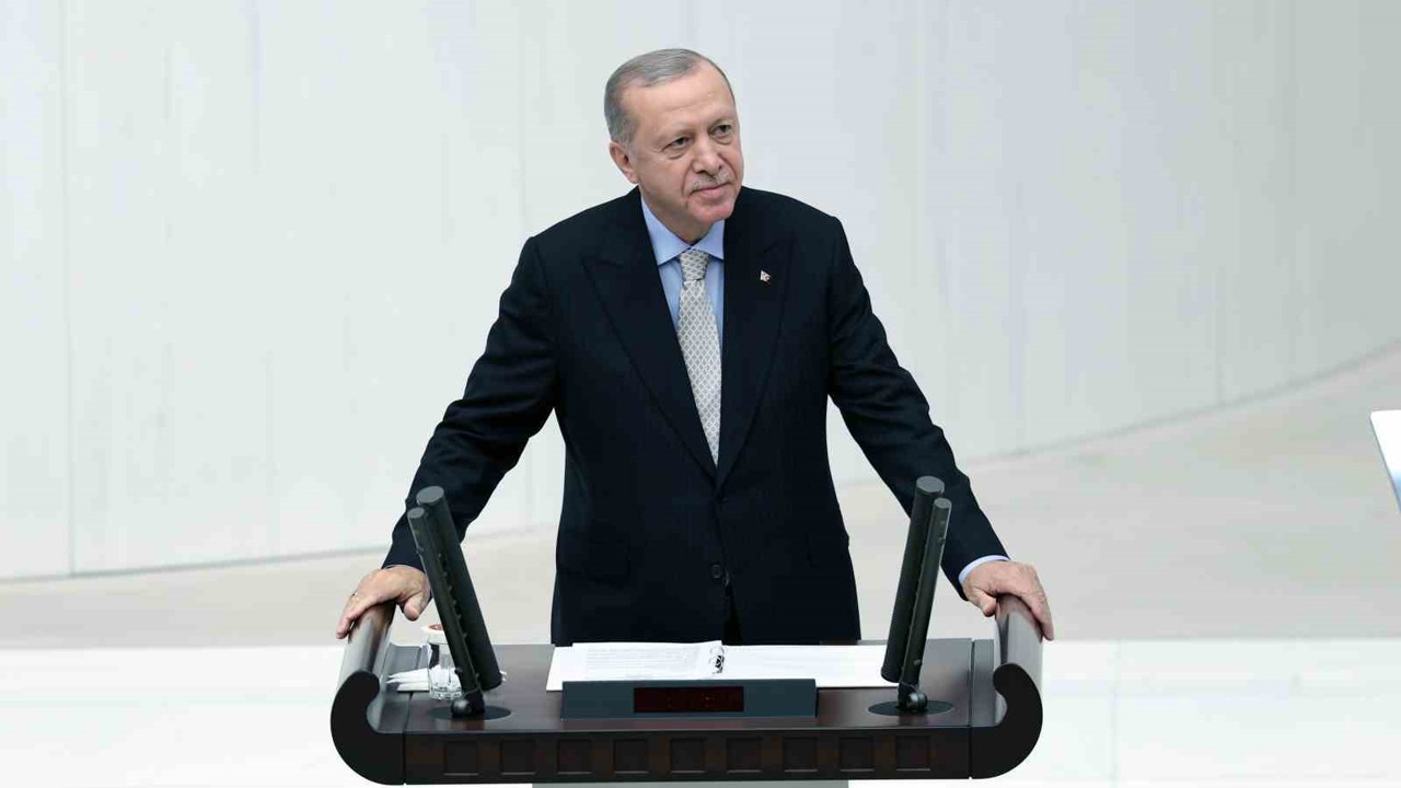 Cumhurbaşkanı Erdoğan: "Türkiye’nin güvenliği ile yakından alakalı meselelerde atacağımız adımlar, oluşan huzur ve kardeşlik ikliminden tamamen ayrı tutulmalıdır. Türkiye, Türkiye içindeki Kürtlerin anavatanı olduğu kadar Tü