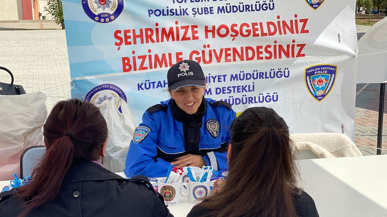Kütahya Emniyetinden DPÜ’de, "Şehrimize Hoşgeldiniz, Bizimle Güvendesiniz" standı
