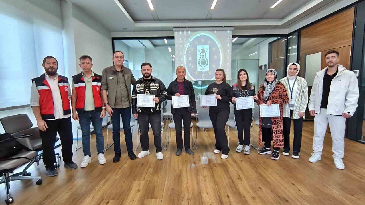 Kütahya’da ev hayvanı satış yeri sahiplerine eğitim
