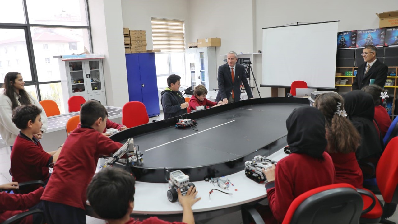 Ağrı’da "KodlAğrı" projesi ile 125 bin öğrenci teknoloji eğitimi alıyor
