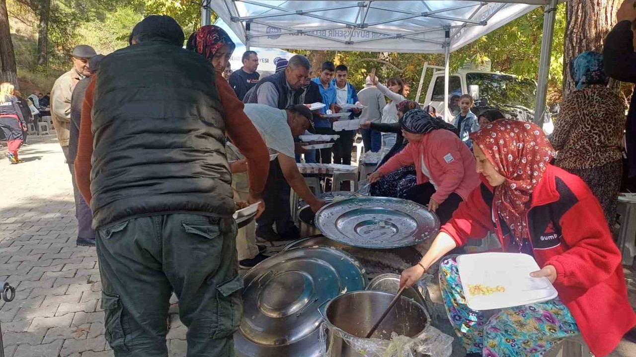 Edremit’in Dereli Mahallesi geleneksel köy hayrı gerçekleştirildi
