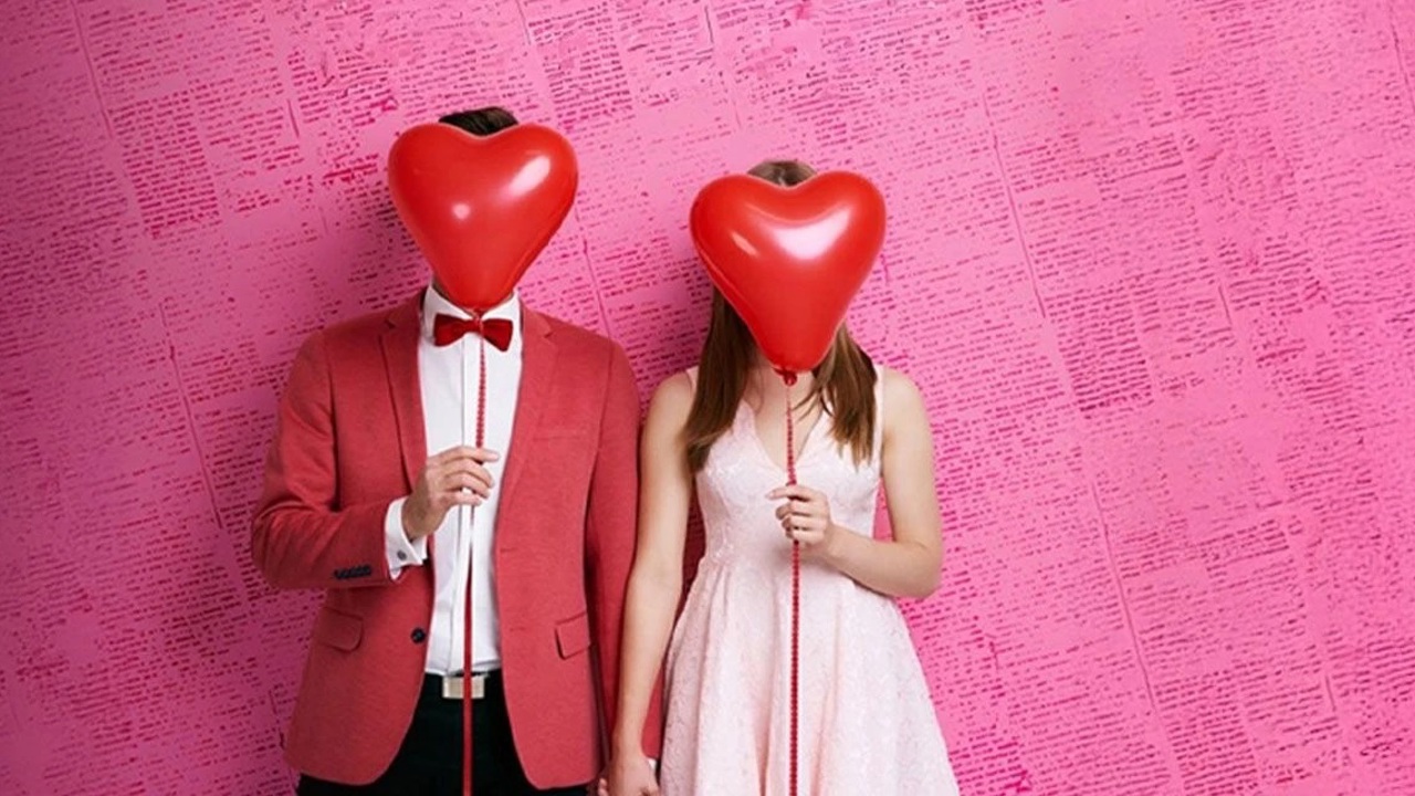 “Hüzünbaz İlişkiler” Tiyatro Sahnesinde: Gerçek mi, Yalan mı?