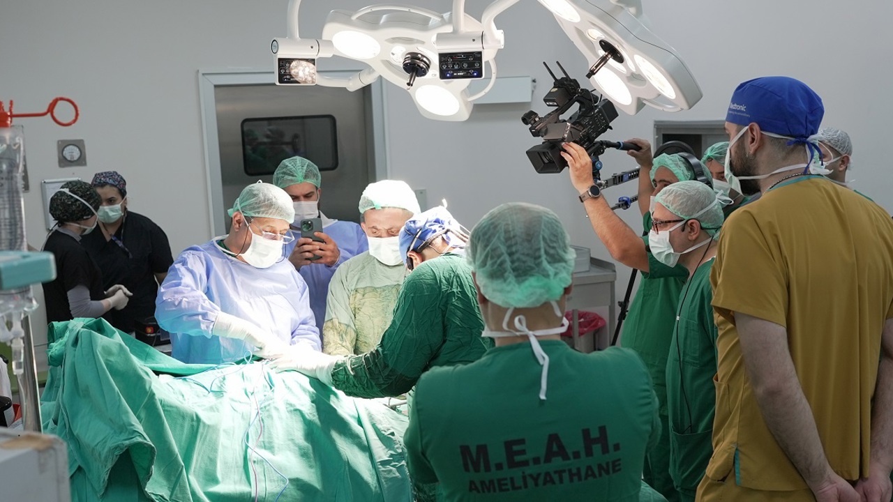 MEAH'da Canlı Proktoloji Cerrahi Kursu Gerçekleştirildi
