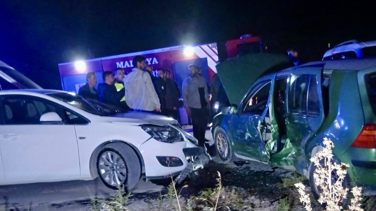 Yakınca Mahallesi’nde Zincirleme Kaza: 2 Yaralı