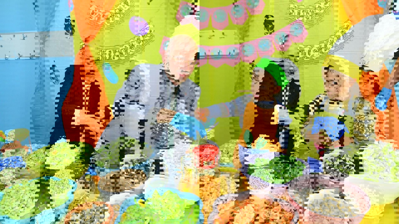 Kaymakam Çocuklarla Turşu Kurdu: Doğanşehir’de Lezzet Dolu Ders!