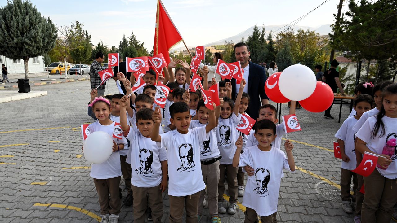 Cumhuriyet’in 102. Yılına Anlamlı Kutlama:  Minik Öğrencilerden Anlamlı Şenlik