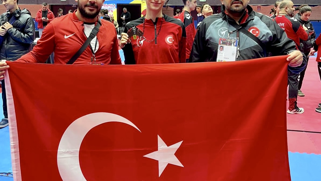 Malatyalı Sporcu Eda Öğüt’ten Uluslararası Şampiyonluk