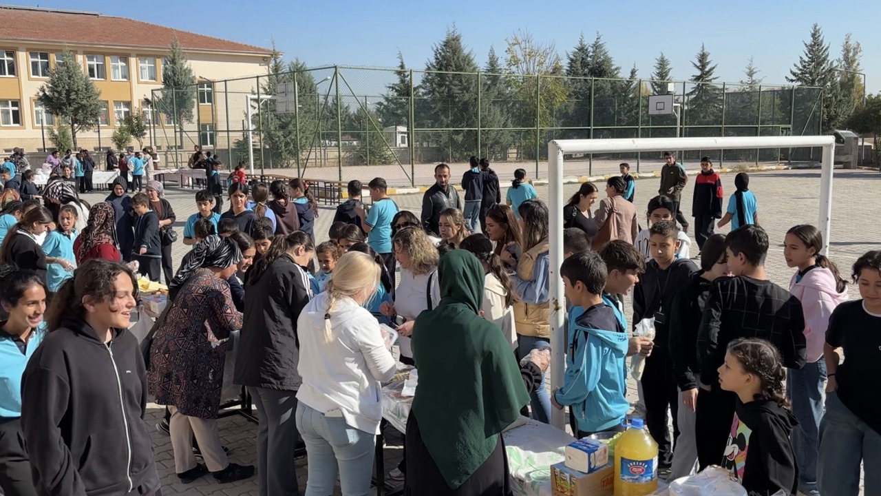 Biruni Ortaokulu Öğrencilerinden Gazze İçin Anlamlı Kermes
