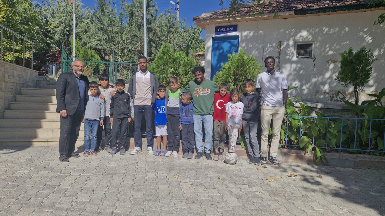 İslamiyet’i Seçen Ahmet Kung Mala, Hocasıyla Hasret Giderdi