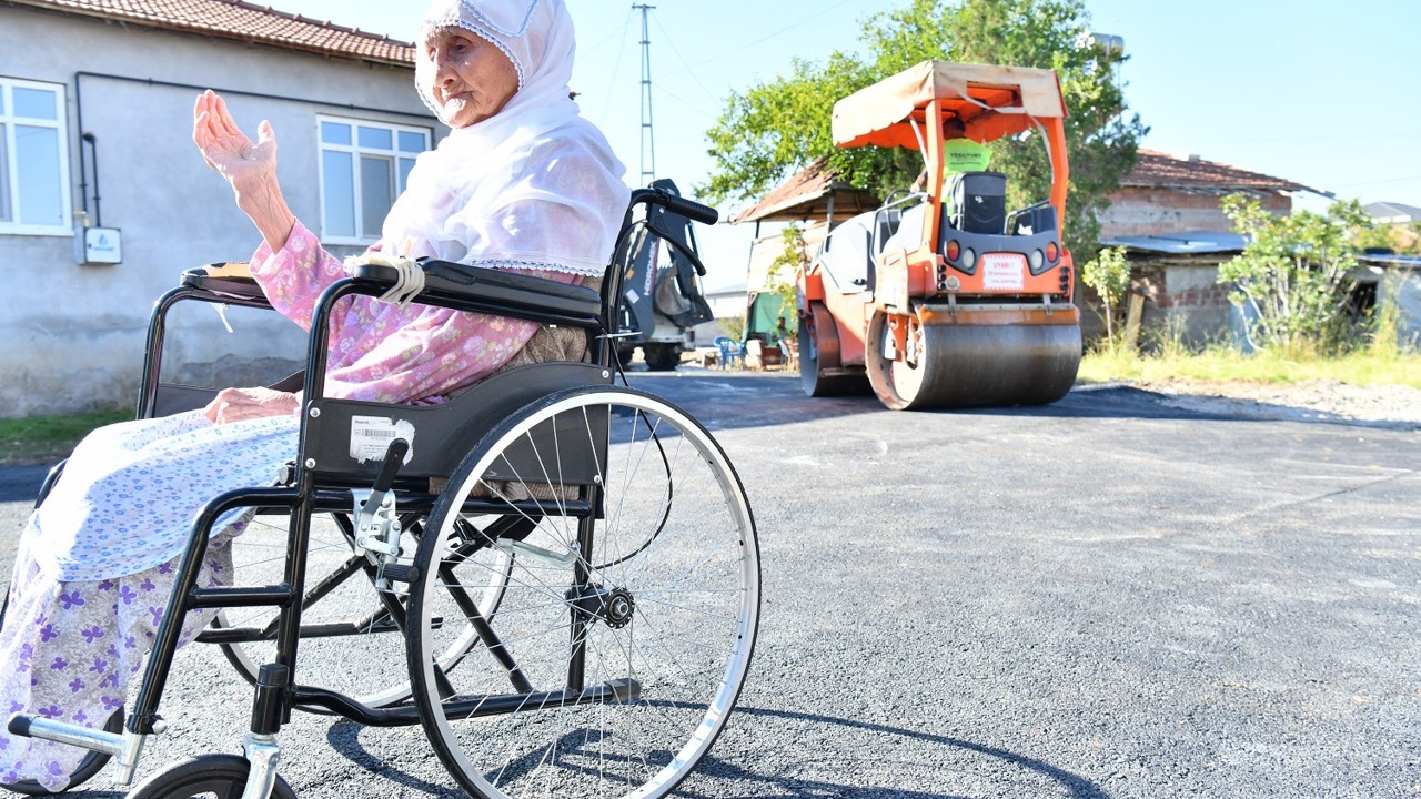 Yeşilyurt Belediyesi, 90 Yaşındaki Gülistan Teyze’nin Yol Talebini Yerine Getirdi