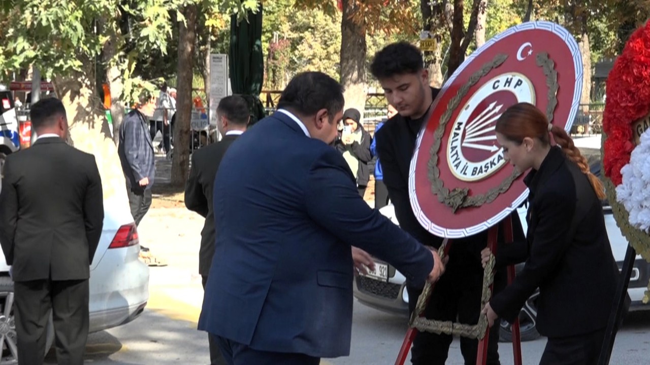 CHP’li Yıldız’dan Alternatif Çelenk Sunma Törenine  Tepki
