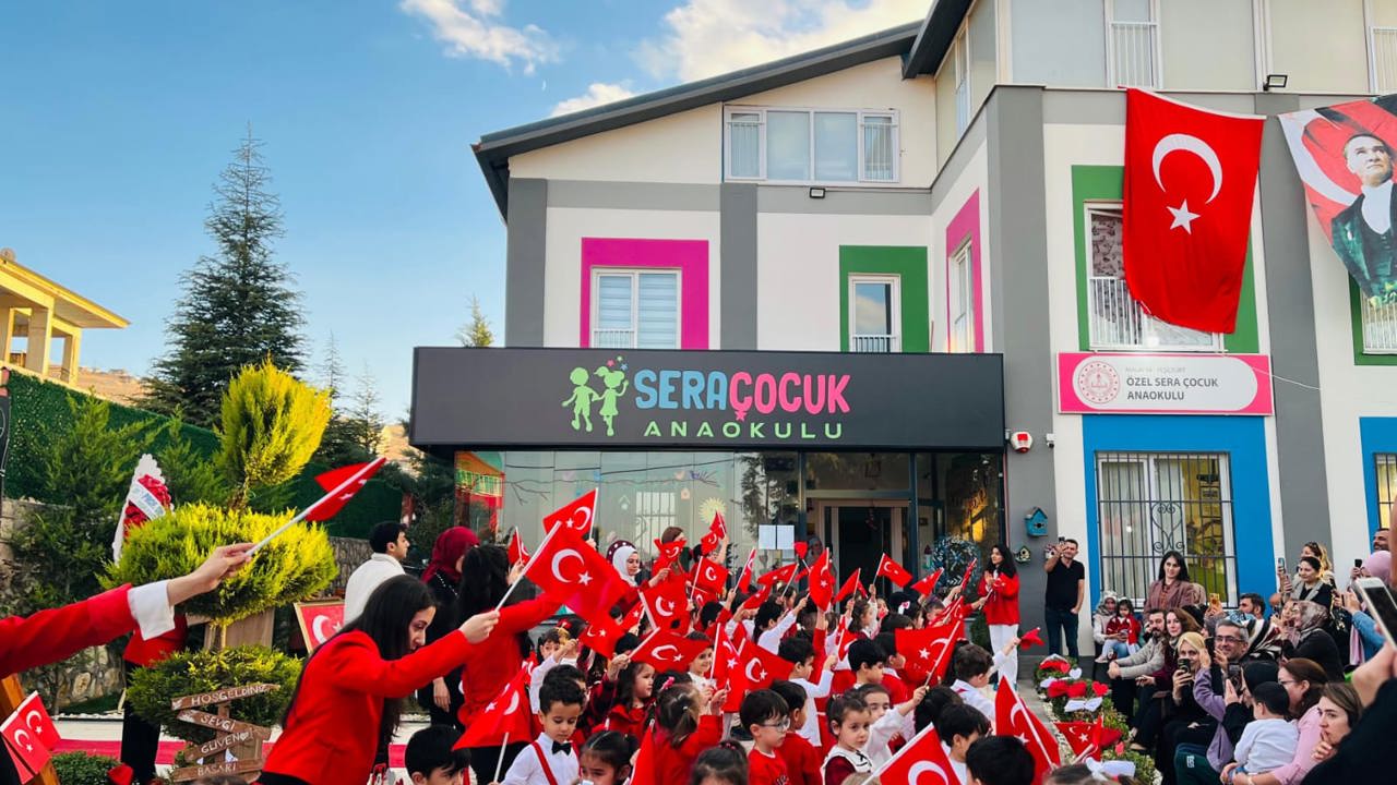 Malatya’da Sera Çocuk Anaokulu’ndan Cumhuriyet’in 102. Yılına Anlamlı Kutlama ve Kermes