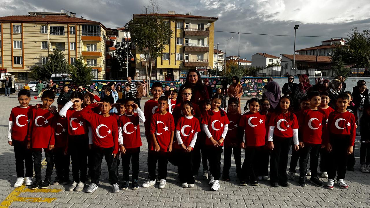 Tevfik Memnune Gültekin İlkokulu’nda Cumhuriyet Coşkusu