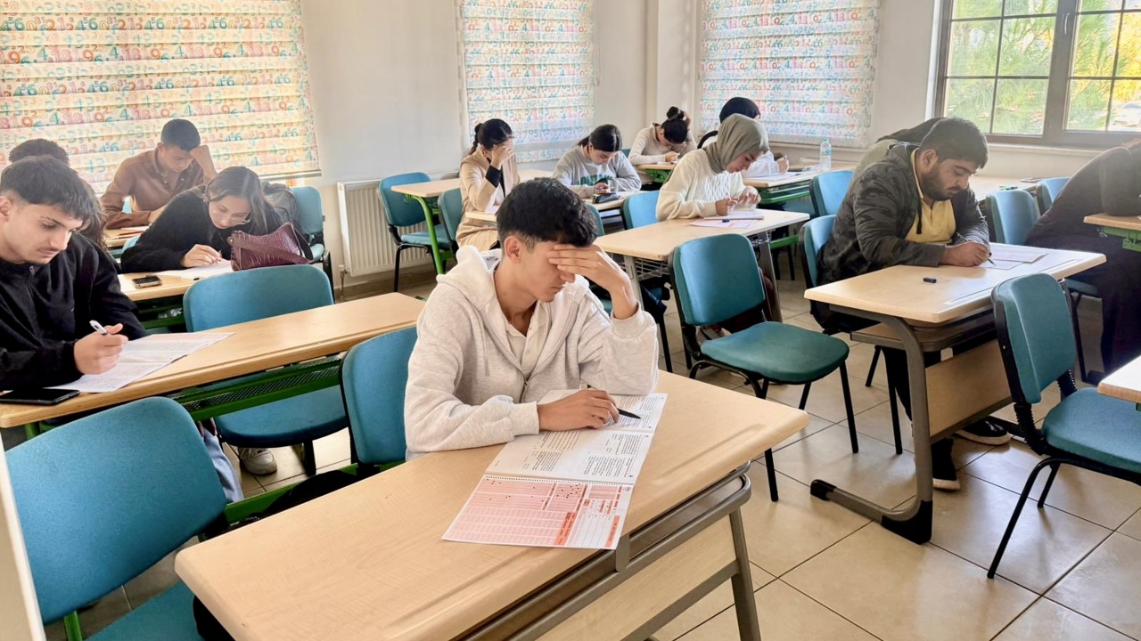 Yeşilyurt Belediyesi Öğrenciler İçin Deneme Sınavı Düzenledi