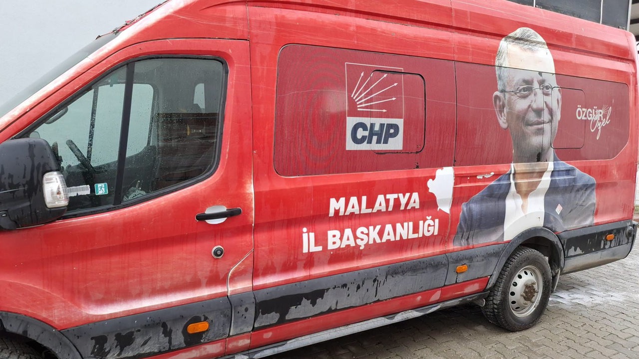 CHP MALATYA ÖRGÜTÜNDE BOMBATABAN İSYAN: “İKİNCİ BİR VELİ AĞBABA DÜZENİNE İZİN VERMEYECEĞİZ!”