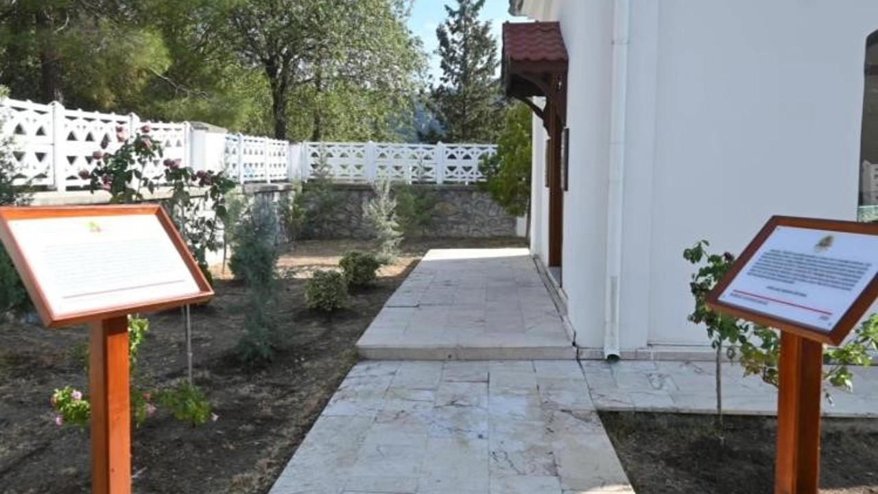 Asırlık türbede bakım ve çevre düzenlemesi
