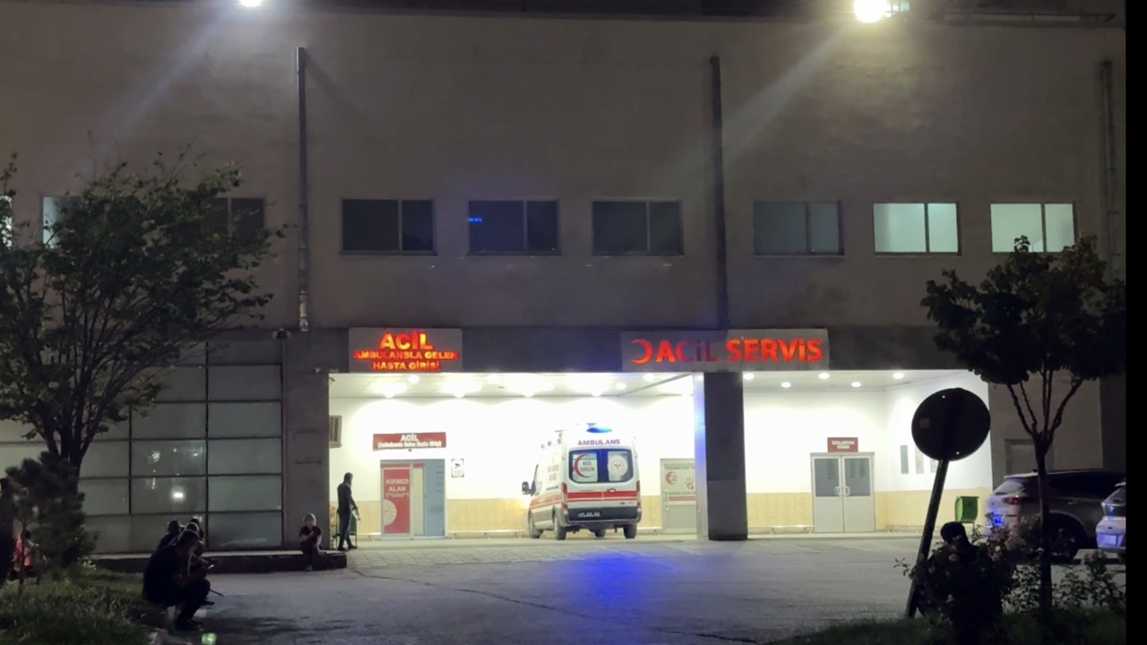 Silahı ile Uğraşırken Kazayla Kendisini Vuran Şahıs Yaralandı