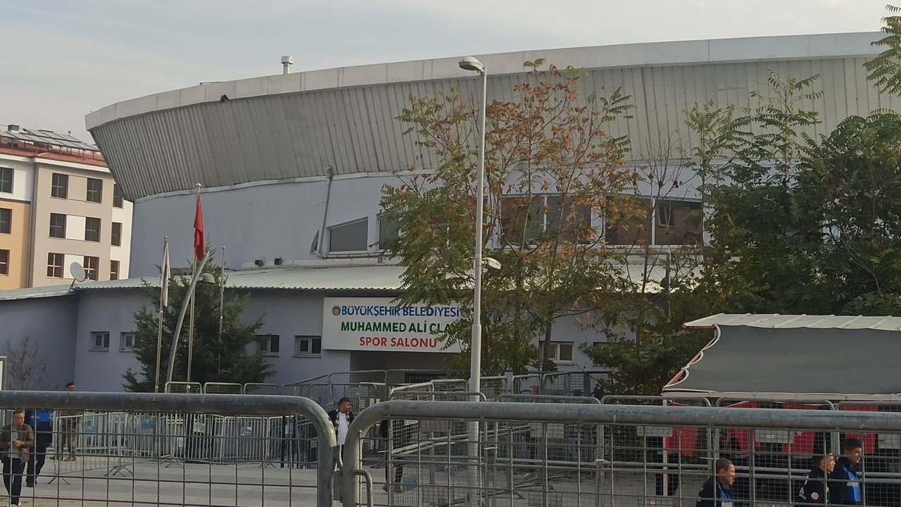 Malatya’da Çete Davası Başladı: Sanıklar Spor Salonunda Hakim Karşısında