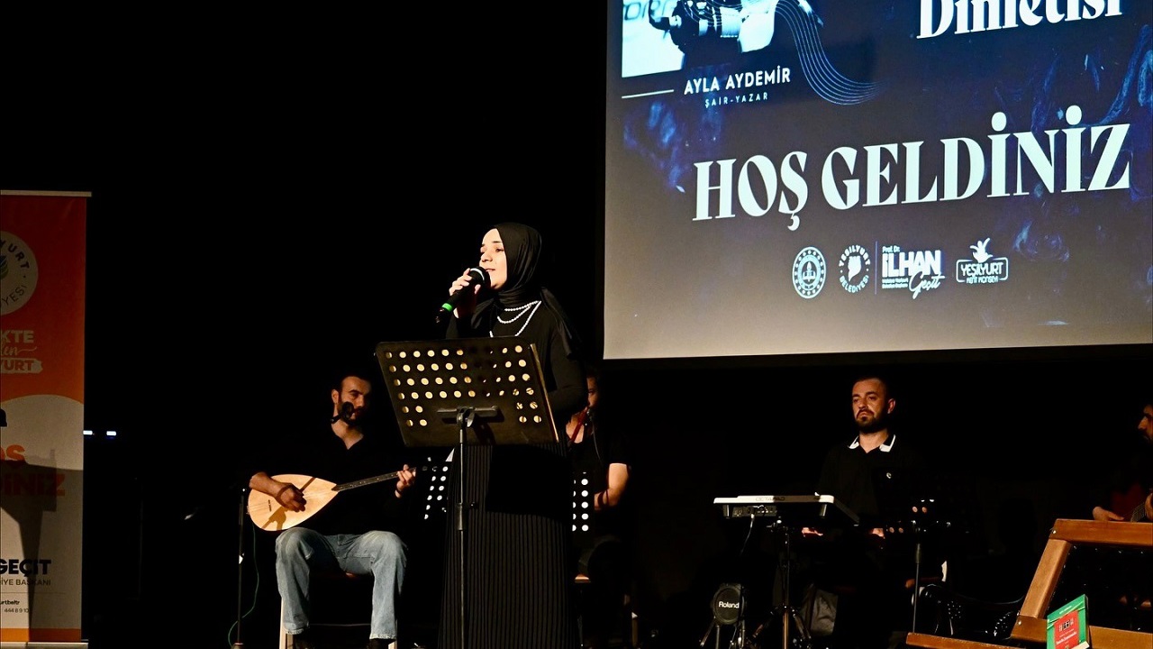 Yeşilyurt’ta “Şiir Ve Müzik Dinletisi” Sanatseverlerden Tam Not Aldı!