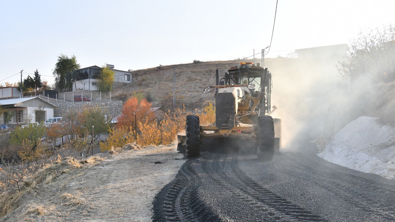 Yeşilyurt Belediyesi, Banazı’nın Yollarını Yeniliyor