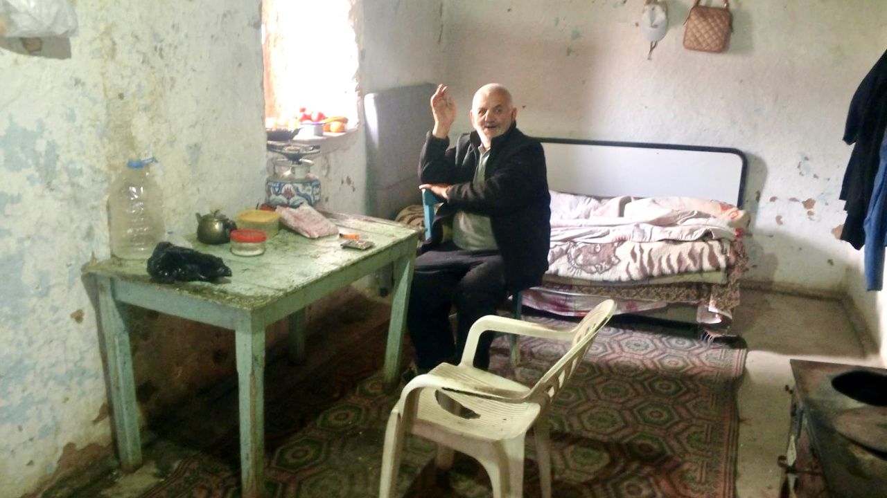 Depremzede Hüseyin Amca Yıkık Evinde Yaşam Mücadelesi Veriyor