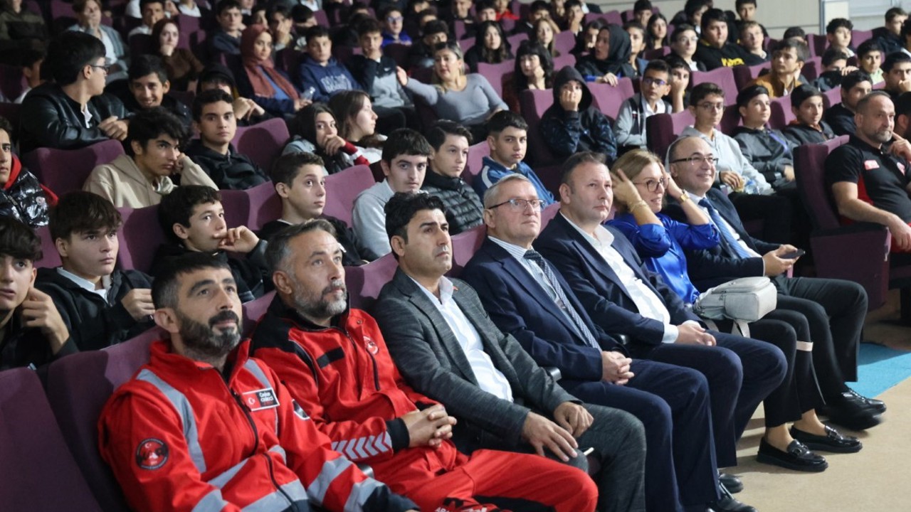 Öğrencilere afet bilinci eğitimi
