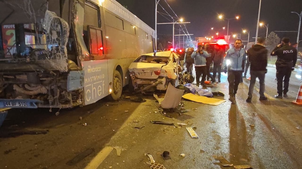 Yimpaş Kavşağında Feci Kaza; Ölü ve Yaralılar Var