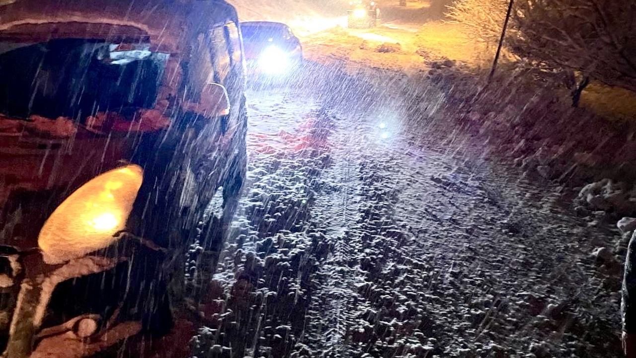 Darende Ayvalı Mevkiinde Kar Yağışı Ulaşımı Olumsuz Etkiledi