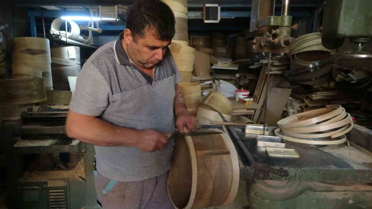 Malatyalı Koşar ailesi, üç kuşaktır davul üretiyor
