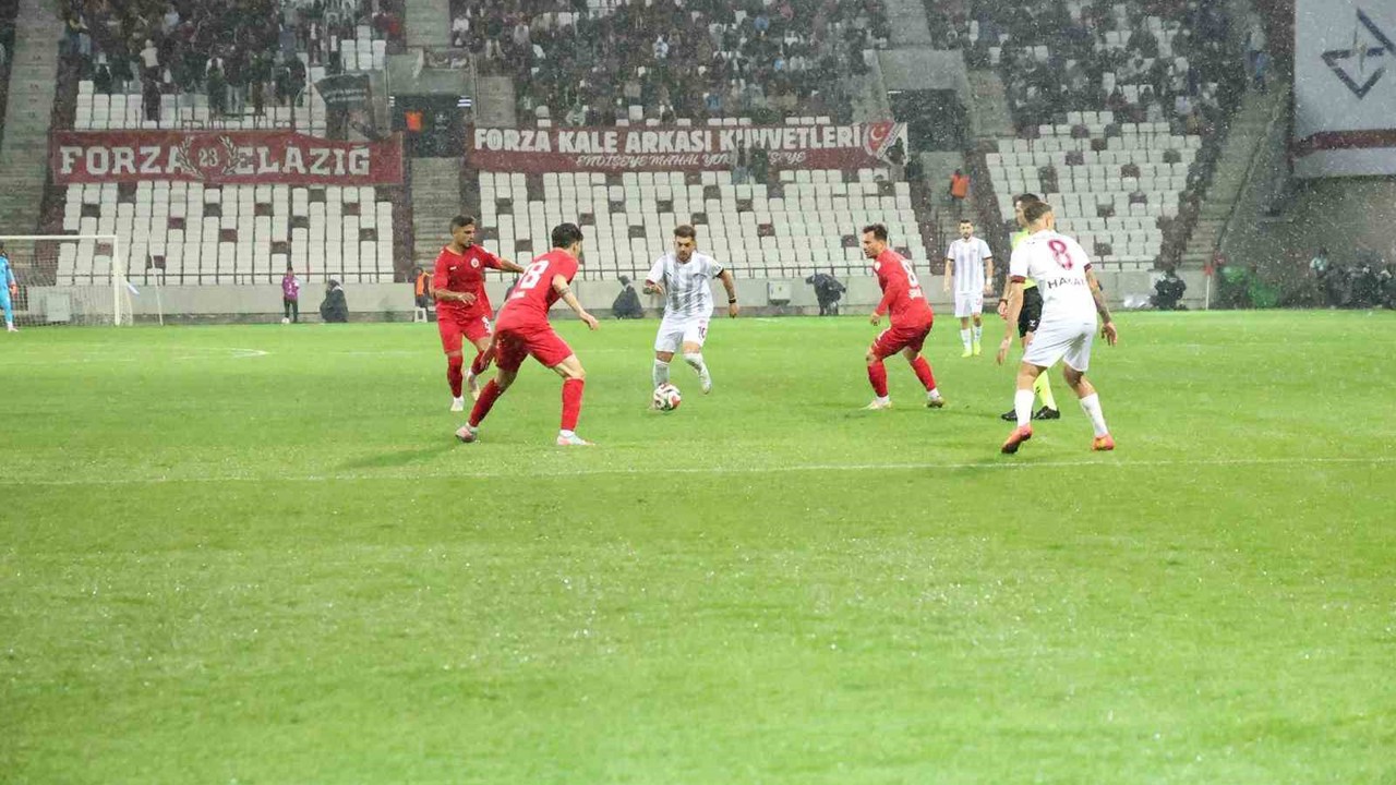 TFF 2. Lig: Elazığspor: 2 - Karaman FK: 0
