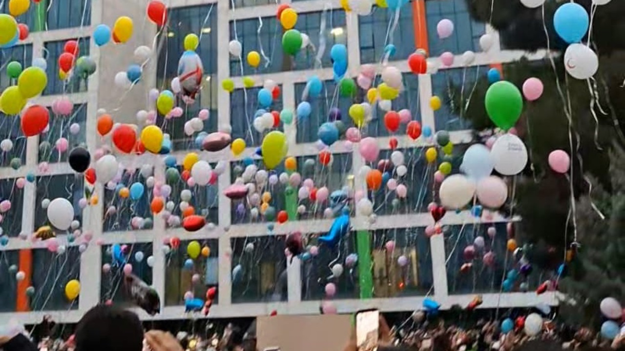 İnönü Üniversitesi'nden Anlamlı Etkinlik: Umut Balonları Yusuf Eymen ve Zümra Asmin İçin Yükseldi!