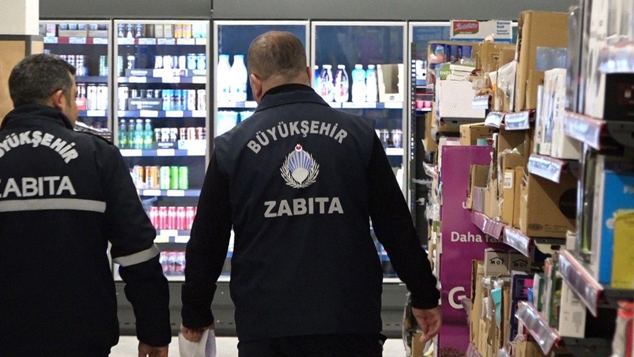 Büyükşehir Zabıtasından Kurallara Uymayan İş Yerlerine Kapatma Cezası