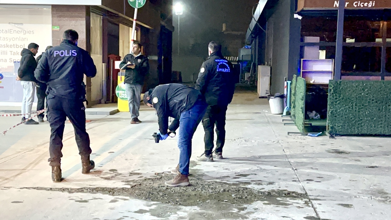 Malatya’da Hareketli Gece: İki Kişi Bıçaklandı, Şüpheli Kayıplara Karıştı