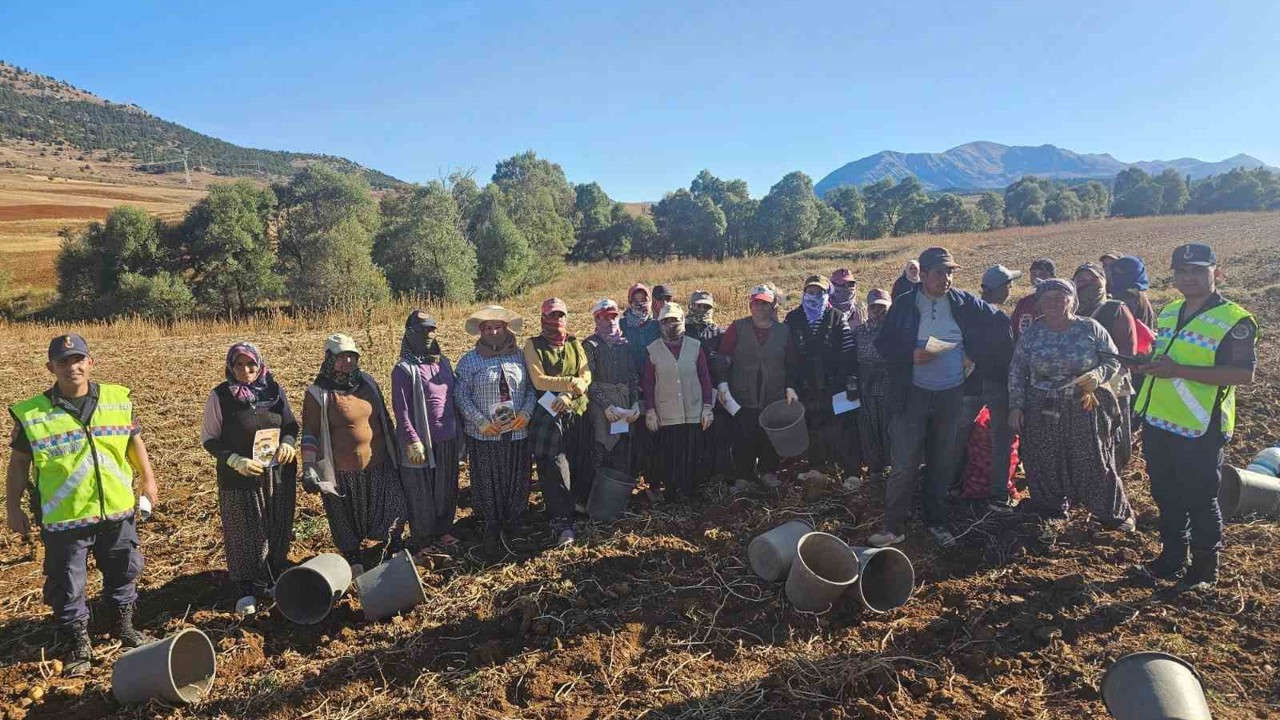 Tufanbeyli’de jandarmadan dolandırıcılık ve KADES bilgilendirmesi
