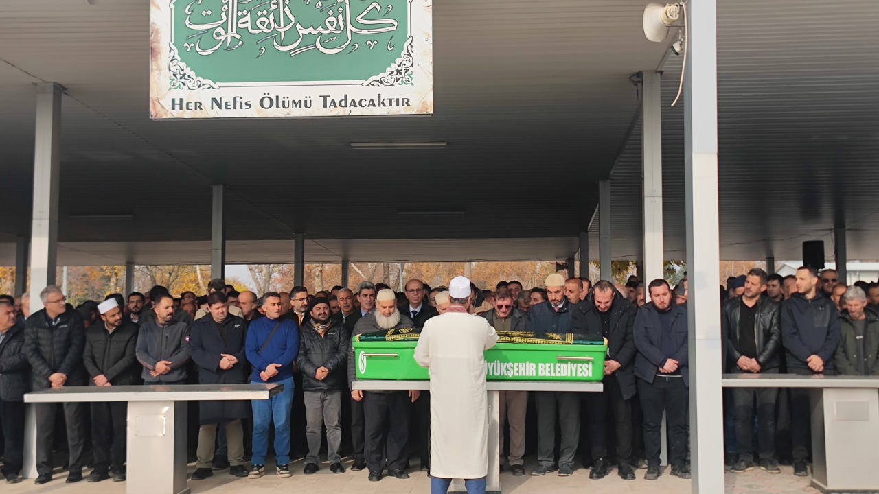 Kaza Kurbanı Genç Doktor Gözyaşları Arasında Defnedildi