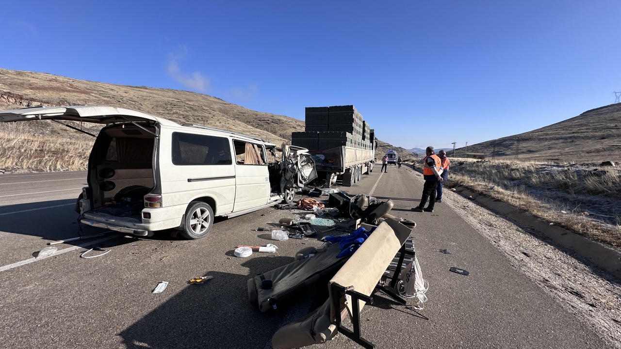 Malatya-Kayseri Karayolunda Feci Kaza: 3 Kişi Hayatını Kaybetti