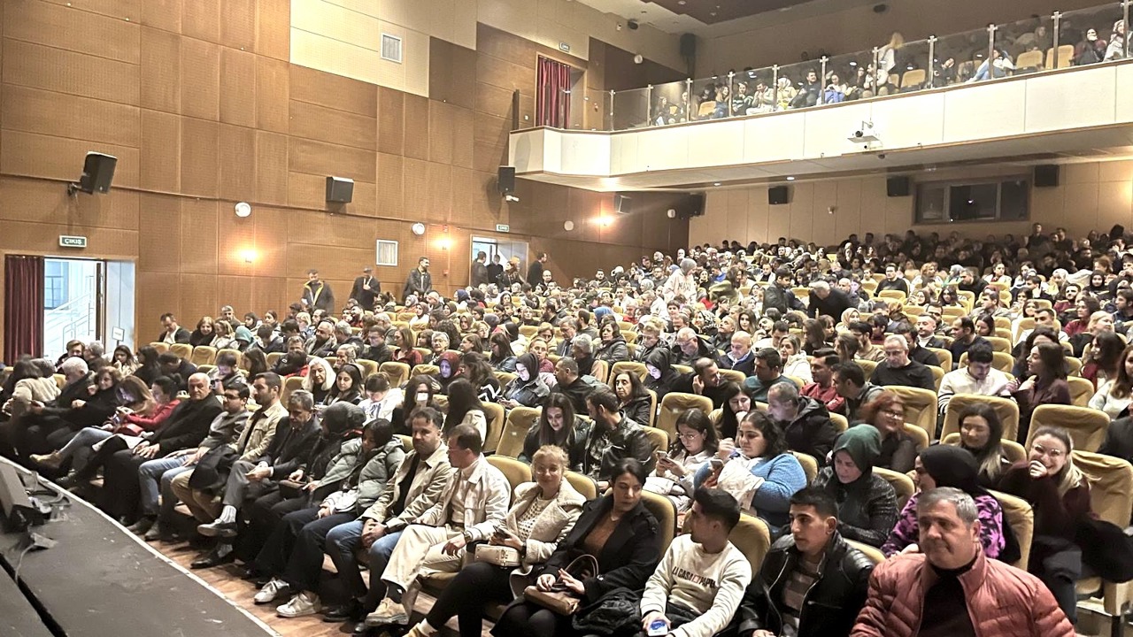“Bu Da Geçer Ya Hu” Malatya’da Sahnelendi