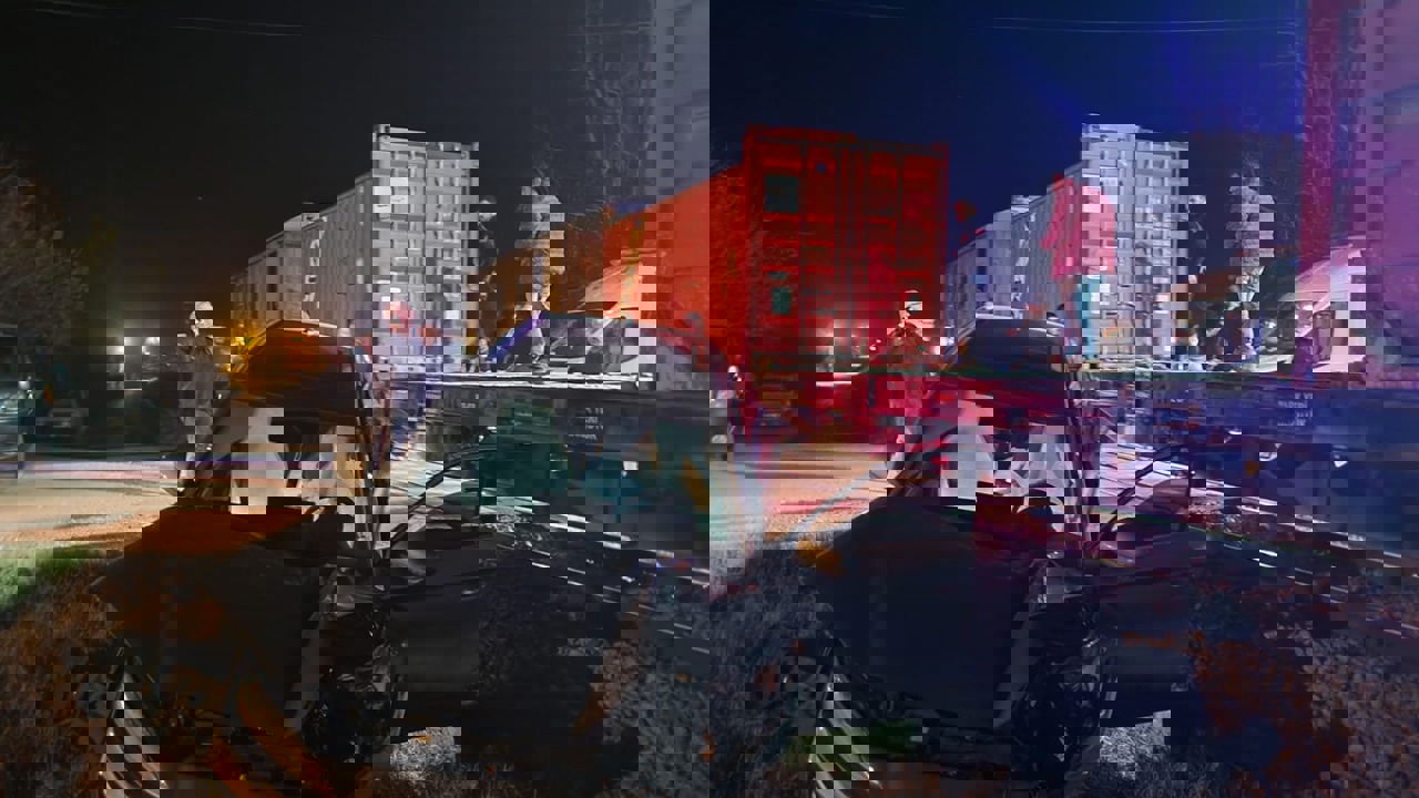 Hemzemin Geçitte Kaza, Tren Otomobile Çarptı