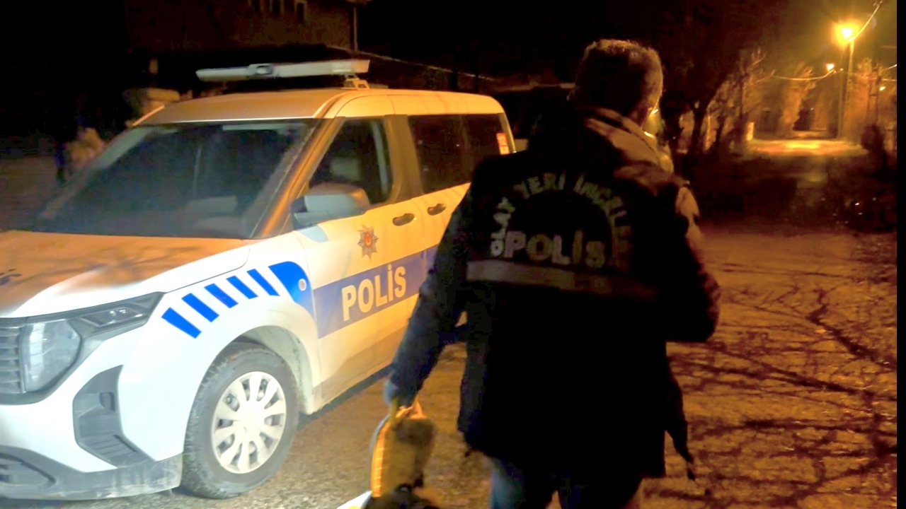 Battalgazi’de Silahla Oynayan Genç Arkadaşını Yaraladı