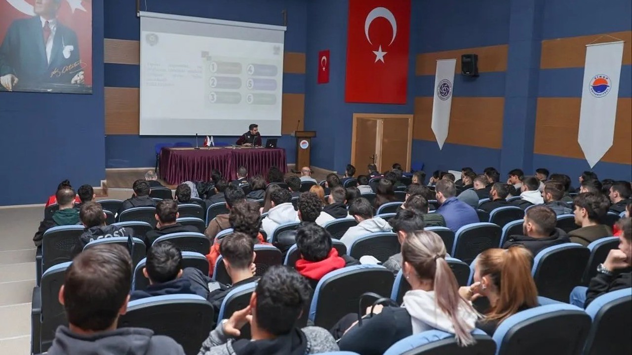 Gençler için ‘Güvenli Gelecek’ seminerleri
