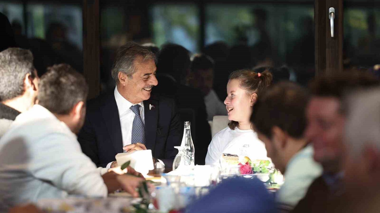 Başkan Alemdar, Beyaz Baston Günü’nde görme engellilerle buluştu
